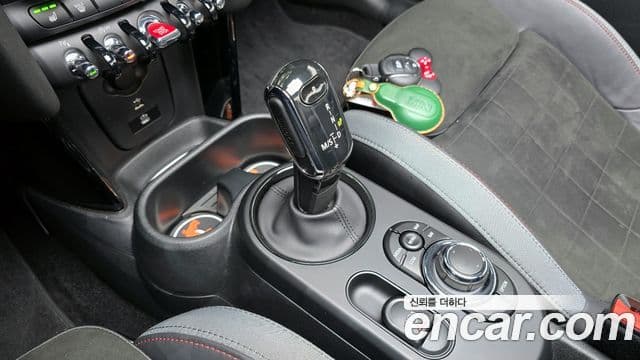 Mini Cooper S Convertible 2023 — Photo 18/20
