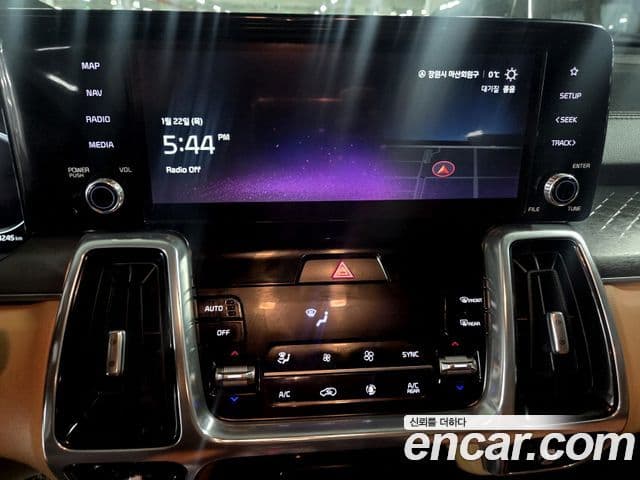 Kia Sorento 2021 — ფოტო 14/19