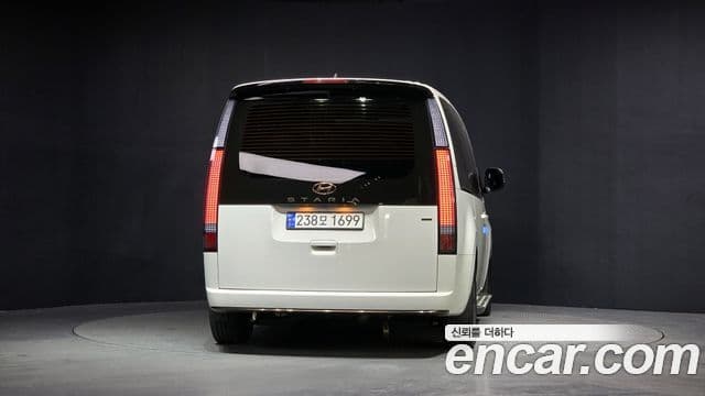 Hyundai Staria 2023 — ფოტო 4/20