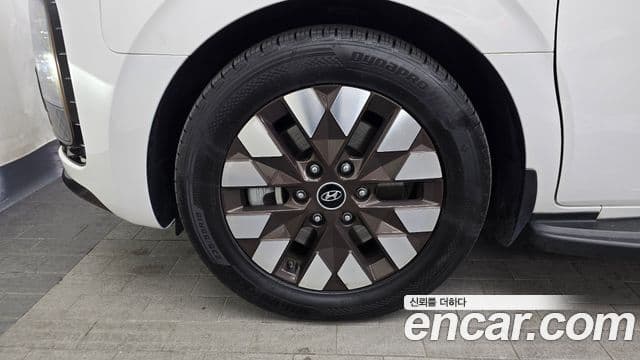 Hyundai Staria 2023 — ფოტო 5/20