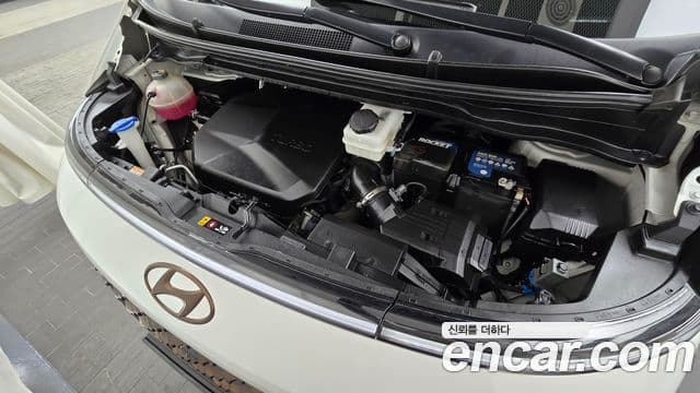Hyundai Staria 2023 — ფოტო 6/20