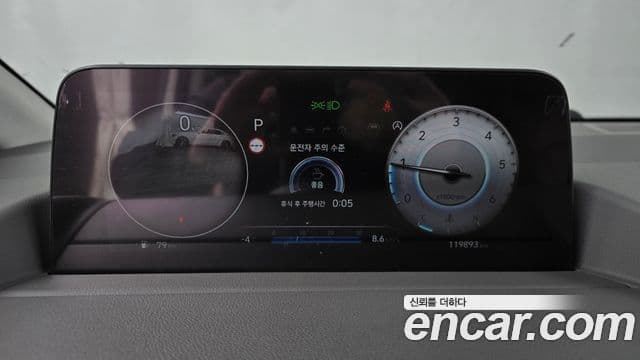 Hyundai Staria 2023 — ფოტო 8/20
