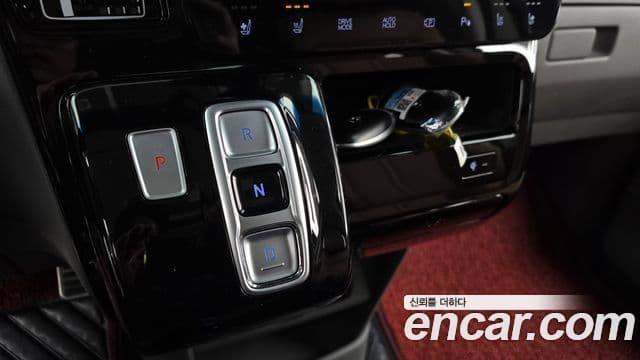 Hyundai Staria 2023 — ფოტო 9/20