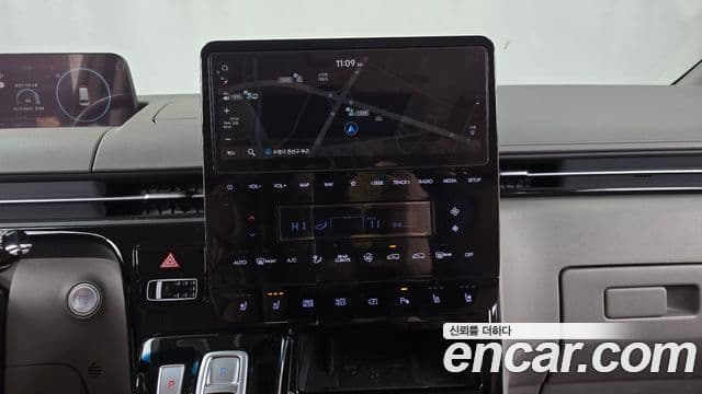 Hyundai Staria 2023 — ფოტო 14/20