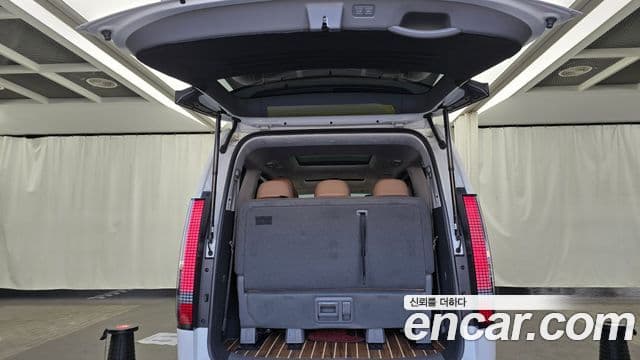 Hyundai Staria 2023 — ფოტო 20/20