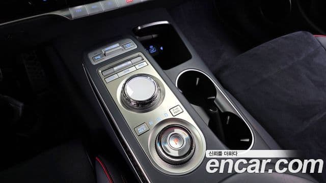 Genesis GV70 2021 — ფოტო 16/20