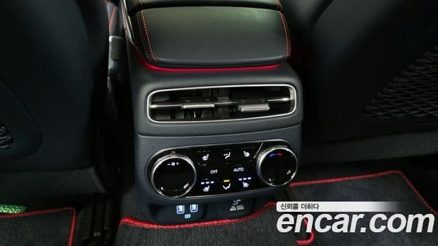 Genesis GV70 2021 — ფოტო 8/20