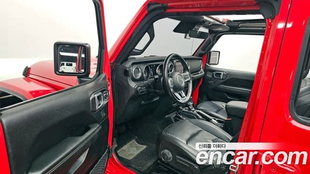 Jeep Wrangler 2020 — ფოტო 9/20