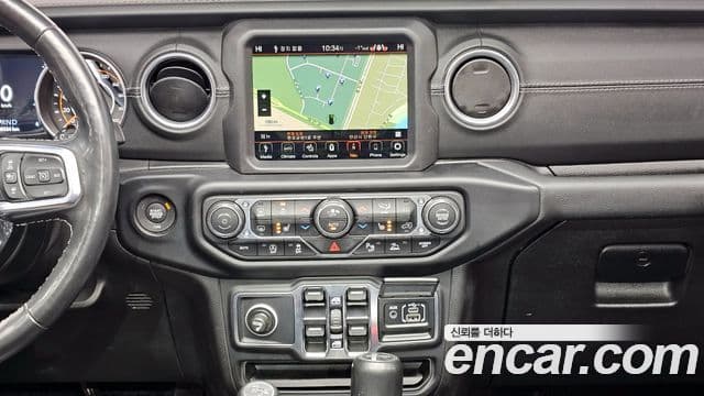 Jeep Wrangler 2020 — ფოტო 17/20