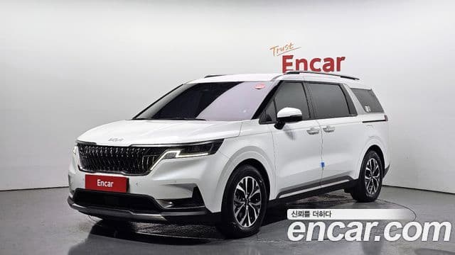 Kia Carnival 2023 — Фото 1/20