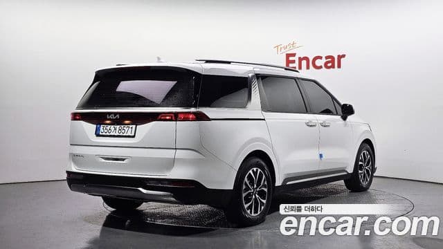 Kia Carnival 2023 — Фото 2/20
