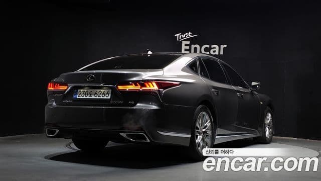 Lexus LS500 2018 — ფოტო 2/20
