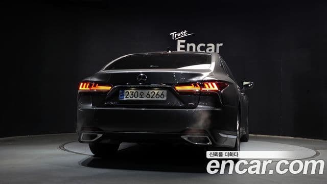 Lexus LS500 2018 — ფოტო 4/20