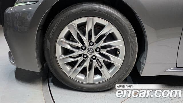 Lexus LS500 2018 — ფოტო 5/20