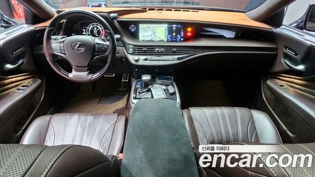 Lexus LS500 2018 — ფოტო 7/20