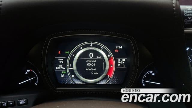 Lexus LS500 2018 — ფოტო 8/20
