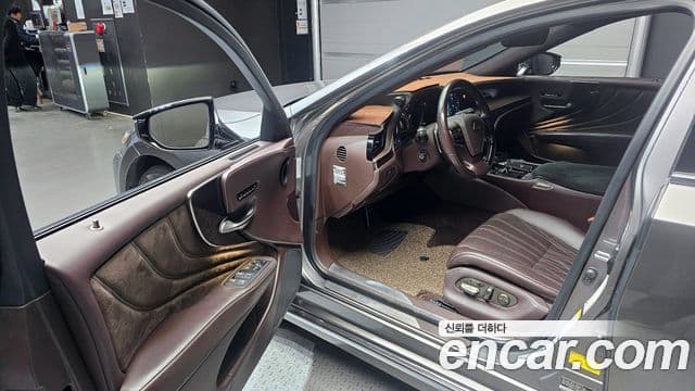 Lexus LS500 2018 — ფოტო 10/20