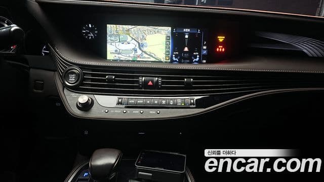 Lexus LS500 2018 — ფოტო 15/20