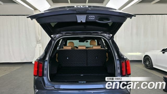 Kia Sorento 2022 — ფოტო 19/20