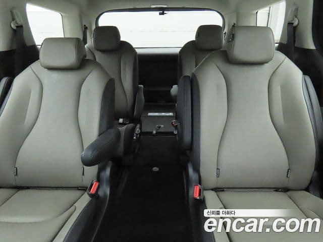 Kia Carnival 2024 — ფოტო 10/20