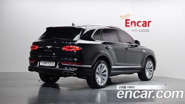 Bentley Bentayga 2023 — ფოტო 1/20