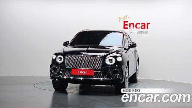 Bentley Bentayga 2023 — ფოტო 2/20