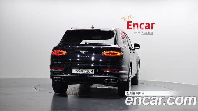 Bentley Bentayga 2023 — ფოტო 3/20