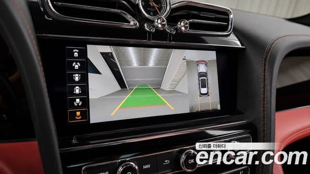 Bentley Bentayga 2023 — ფოტო 14/20