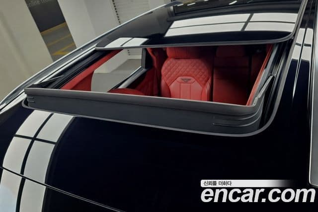 Bentley Bentayga 2023 — ფოტო 18/20