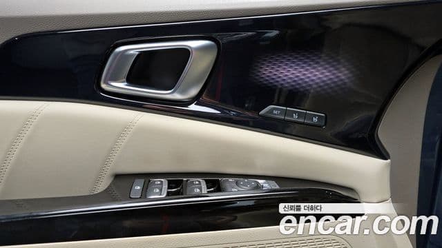 Kia Carnival 2021 — Şəkil 18/20