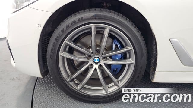 BMW 5 Series 2018 — ფოტო 5/20