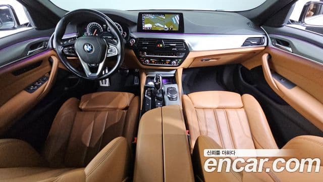 BMW 5 Series 2018 — ფოტო 7/20
