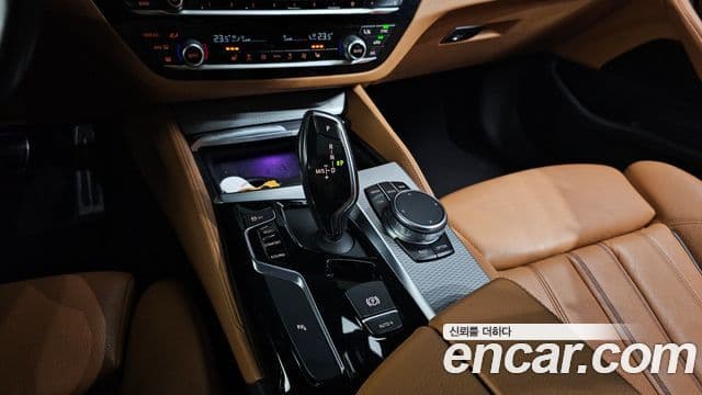 BMW 5 Series 2018 — ფოტო 9/20