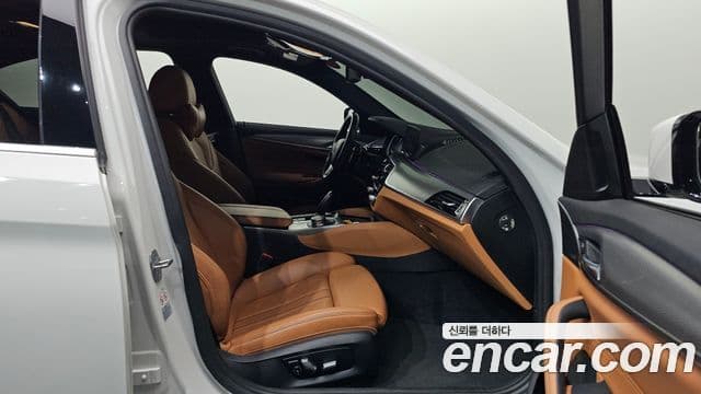 BMW 5 Series 2018 — ფოტო 11/20