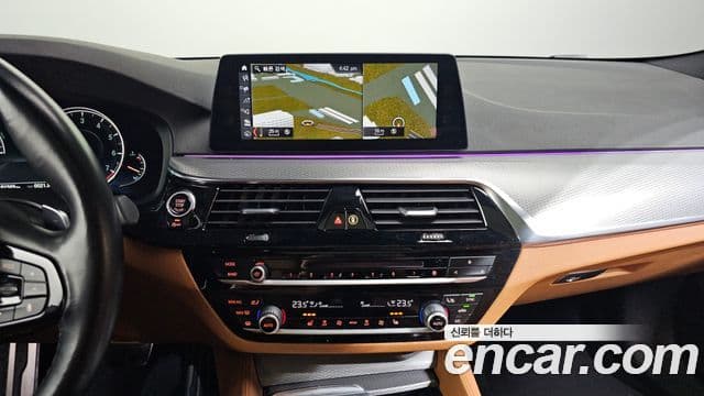 BMW 5 Series 2018 — ფოტო 14/20