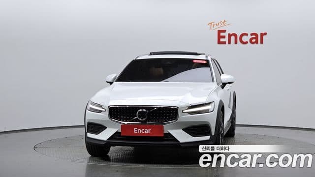 Volvo V60 Cross Country 2023 — ფოტო 3/20