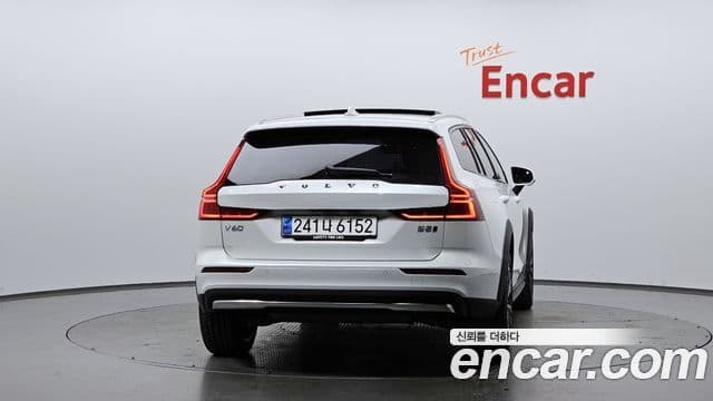 Volvo V60 Cross Country 2023 — ფოტო 4/20