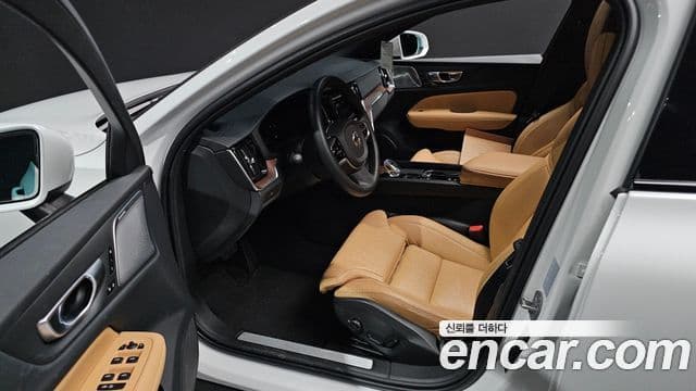 Volvo V60 Cross Country 2023 — ფოტო 10/20