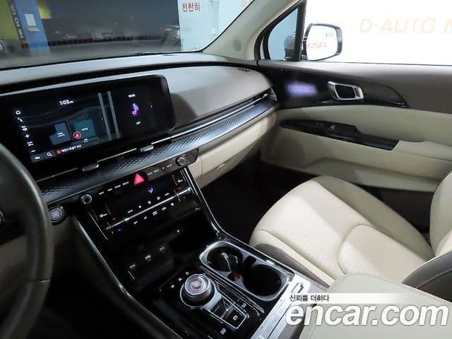 Kia Carnival 2023 — Şəkil 8/20