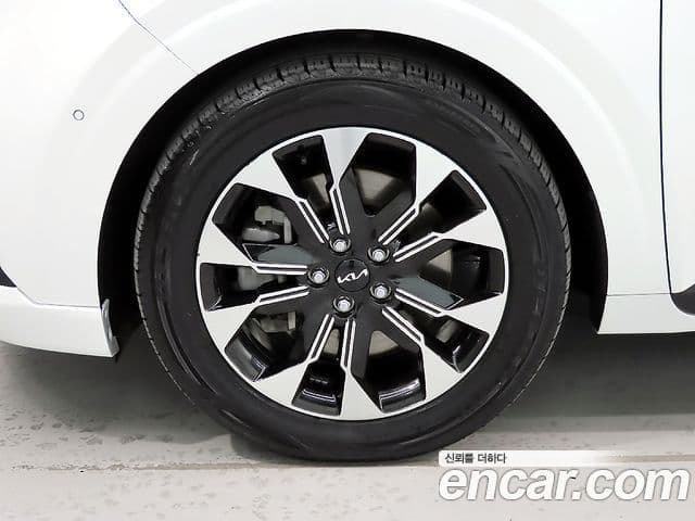 Kia Carnival 2023 — Şəkil 19/20