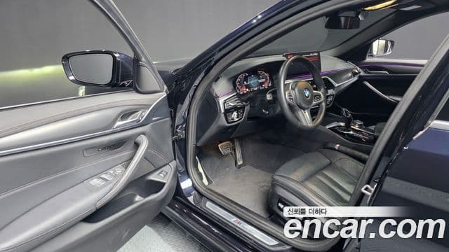 BMW 5 Series 2023 — Photo 18/20