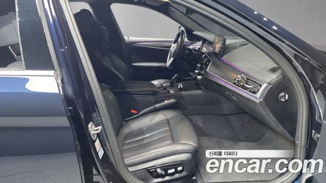 BMW 5 Series 2023 — Photo 12/20