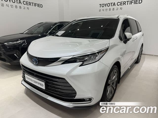 Toyota Sienna 2025 — ფოტო 1/14