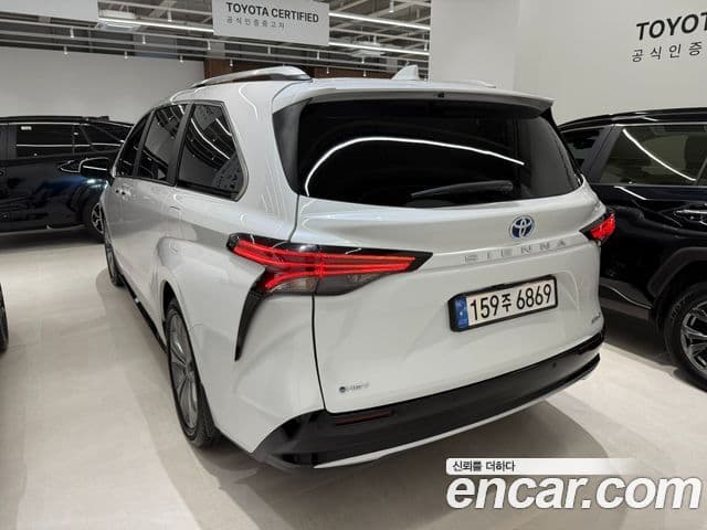 Toyota Sienna 2025 — ფოტო 2/14