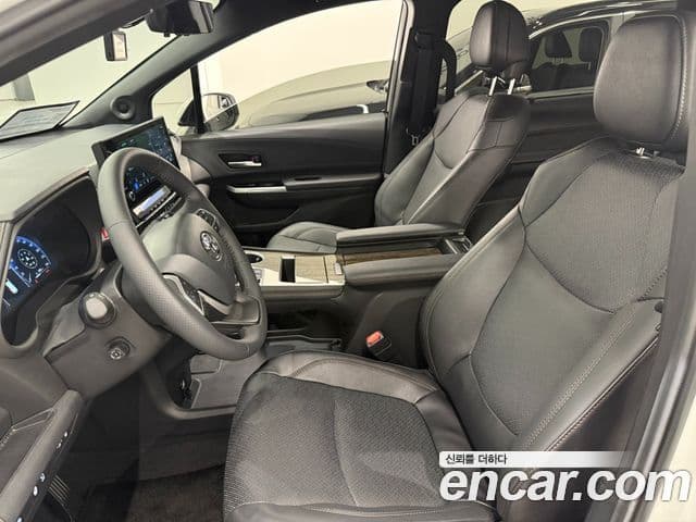 Toyota Sienna 2025 — ფოტო 11/14
