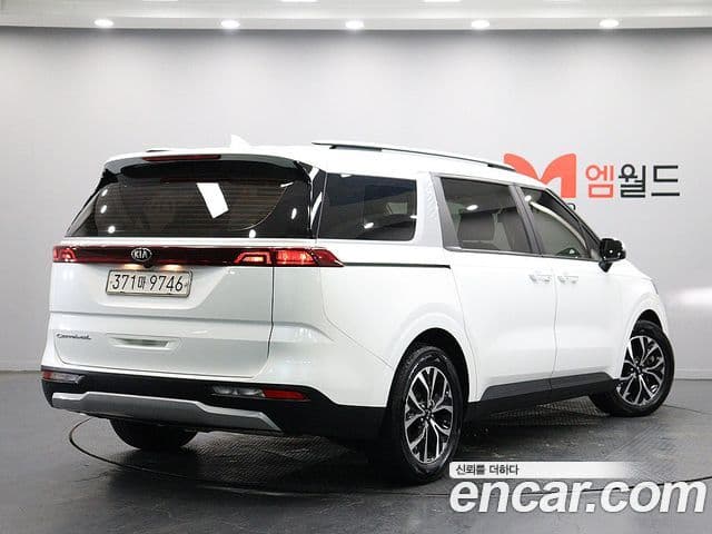 Kia Carnival 2021 — ფოტო 2/20