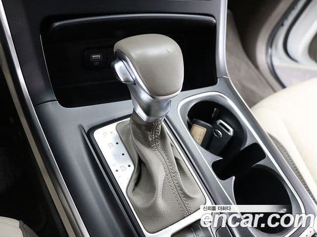 Kia Carnival 2021 — ფოტო 6/20
