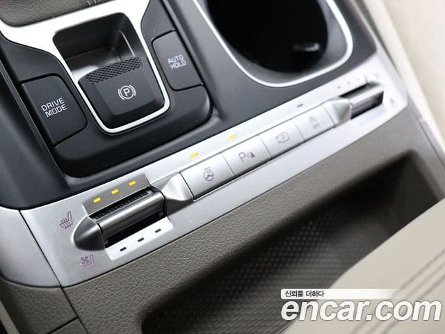 Kia Carnival 2021 — ფოტო 8/20