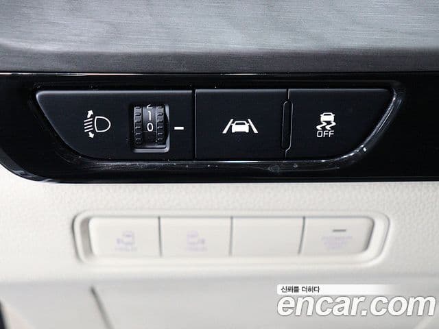 Kia Carnival 2021 — ფოტო 13/20