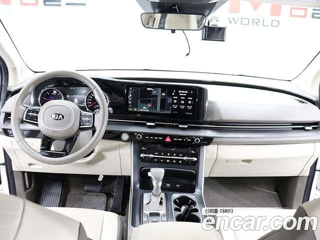 Kia Carnival 2021 — ფოტო 14/20